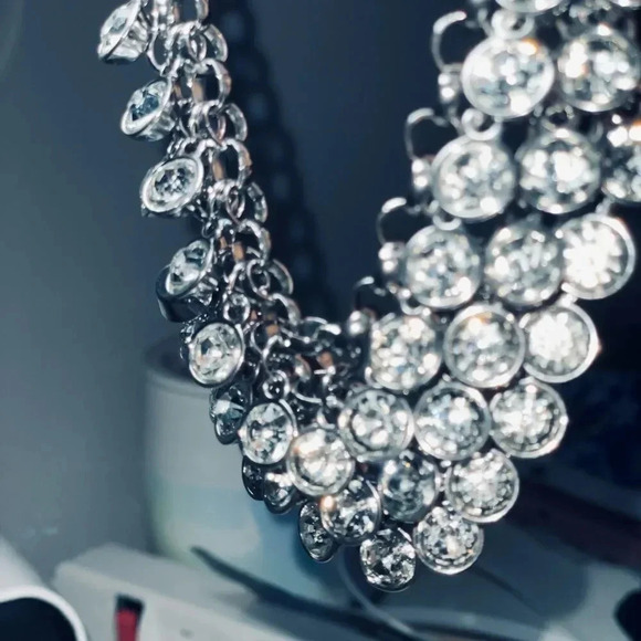 VINTAGE MULTI LAYER BEZEL SET SILVERTONE RHINESTONE BIB NECKLACE/BANGLE SET - Picture 8 of 15